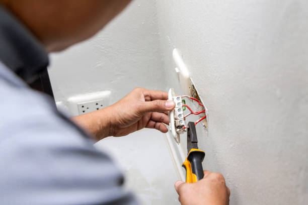 Best Local Electrician Companies  in Freeport, IL